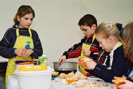 Lentefruit-salade Boodschappenlijst: 4 sinaasappelen 2 mandarijntjes of 1