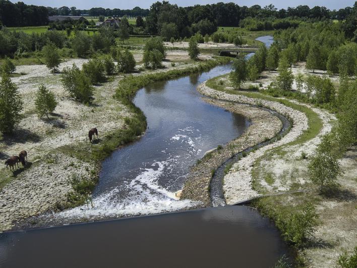 Fietsen langs de Doorbraak 14 km 1 Een beek met een verhaal Een beek met een verhaal De Doorbraak is niet zomaar een beek; de Doorbraak biedt een extra afvoermogelijkheid