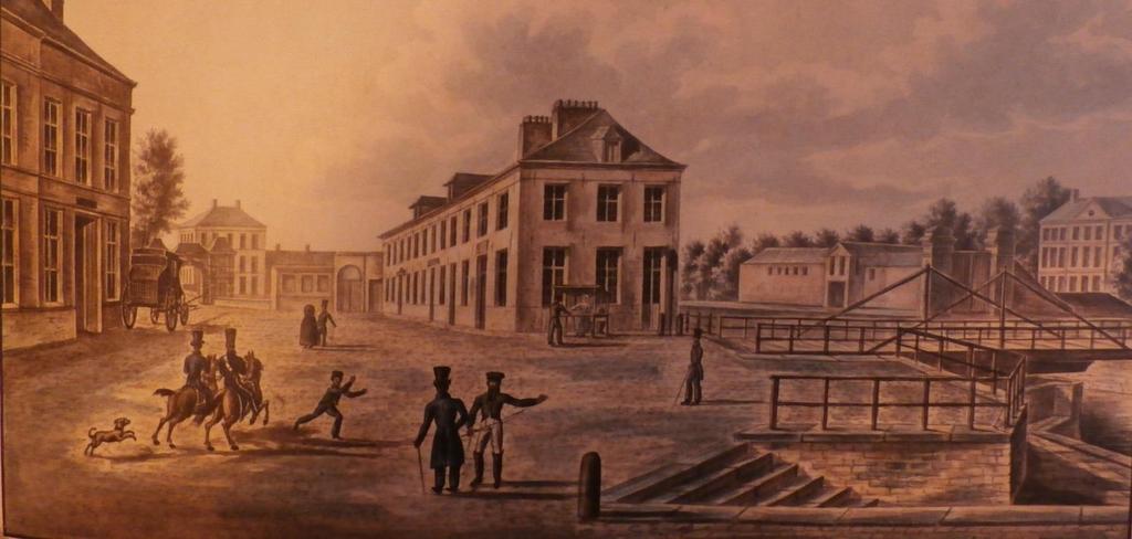2 bruggen, Bargie s. in 1824 schilderde onze Hollandse soldaat Wijnants onderstaande tekening. Er lig een Bargie aan de kade. Ik denk dat het soldaten zijn die opstappen?