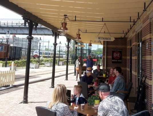 lijn! 4 augustus 2016: op het perron en onder de