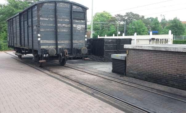 26 mei 2016: op spoor K in Hoorn is een goederenwagen geplaatst