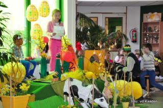 Sinterklaas, Kerst, Kinderboekenweek, natuurkundige verschijnselen of gebeurtenissen in de wereld. Een thema wordt schoolbreed geopend.