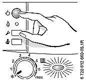 8.2 Openen van het deksel Druk op de markering (3 puntjes) om het deksel te openen. Fig. 29 8.3 Verwarmingswaterdruk controleren Voor het bijvullen eerst de vulset met water vullen.