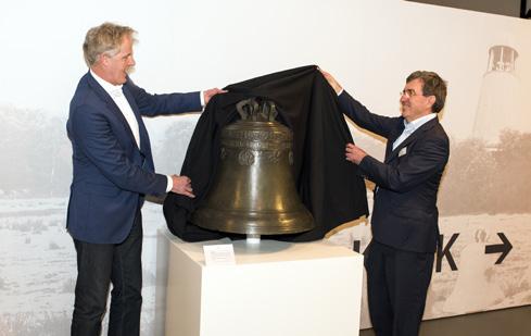 Van aanvraag tot aanwinst De 16de-eeuwse luidklok werd tijdens de bestuursvergadering van 11 november 2016 getoond Bronzen luidklok Jan van den Ghein 1540.