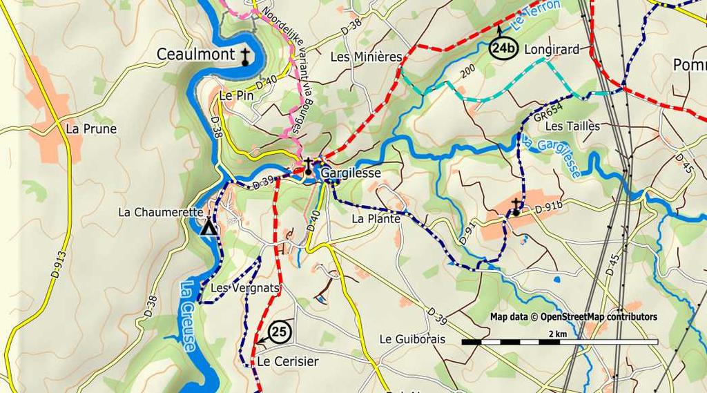 Km 0.2 Steek de brug over de Gargilesse over - na 50m: terug op de D39, bij de kruising bij de begraafplaats: neem de weg naar links, stijgend. [(B T G V) in La Chaumerette 1 km]. Km 0.