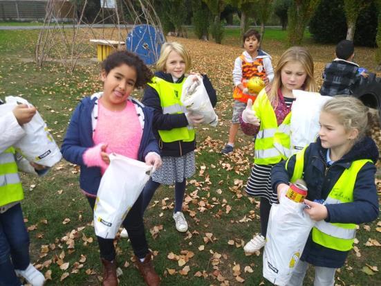 Zwerfvuilactie 2de en 3de leerjaar Onze school schreef zich in voor Operatie Proper van Mooimakers.be.