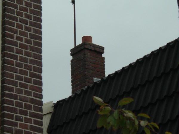 Schoorsteen/ventilatiekanaal bouwkundig bovendaks Steenachtig 4 - Matig Gebrek Scheurvorming Gebrek Uitgespoeld voegwerk Algemeen Het is middels