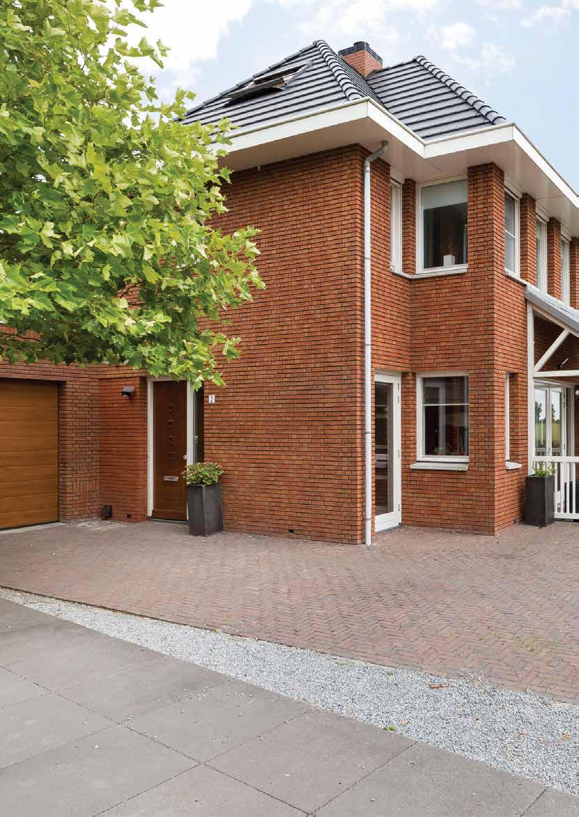 Kenmerken Poldermolenlaan 2 Bouw Soort woning Herenhuis, vrijstaande woning Bouwjaar 2009 Soort dak Isolatie Samengesteld dak Dak-, muur- en vloerisolatie en dubbel glas Locatie Woonoppervlakte 208