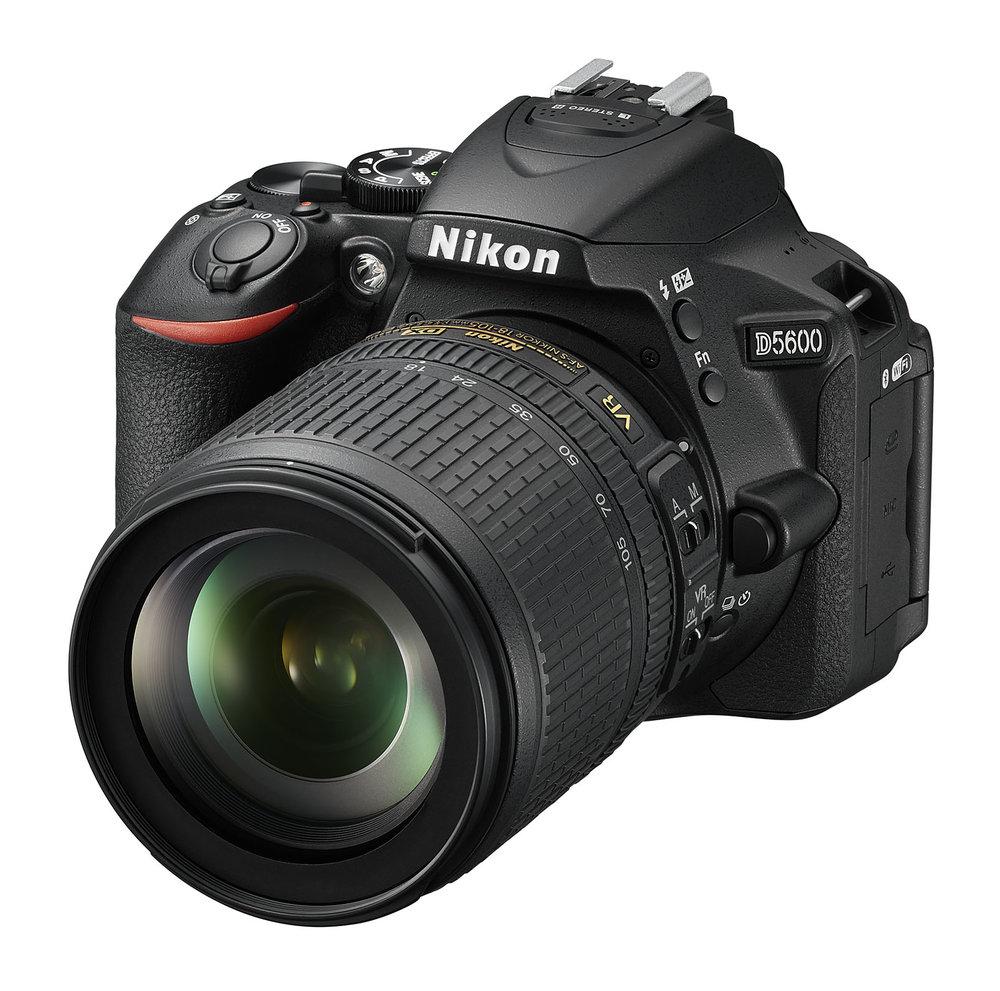 Gloednieuwe, continu verbonden D5600 voor de creatieve geest Nikon breidt haar assortiment van SnapBridge compatibele camera s uit met de D5600, een inspirerende DX-formaat D-SLR voor mensen die de