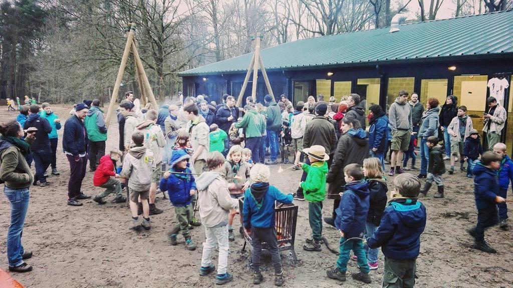 Vandaag zijn namelijk alle ouders uitgenodigd om mee te komen spelen met hun kinderen. Haal jullie innerlijke beest nog eens naar boven en kom jullie uitleven op ons geliefde Puytvoet.