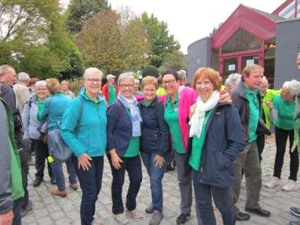 Naarmate er meer wijnen geproefd werden, werd de sfeer losser en het gelach luider. Het was een echt plezante maar vooral ook leerrijke namiddag.