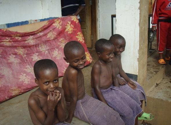 We hebben de kinderen opgezocht die in Mweka, vlakbij Moshi, op de kostschool zitten.