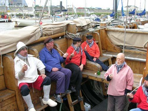 !! Hierbij nogmaals de oproep om ons foto s te zenden van Vlaamse kanalen met oude schepen in de kijker of van het natuurschoon te zien