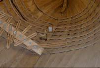 De romp is met glasvezel bedekt en in epoxy gestoken, traditionele scheepsbouw is anders.