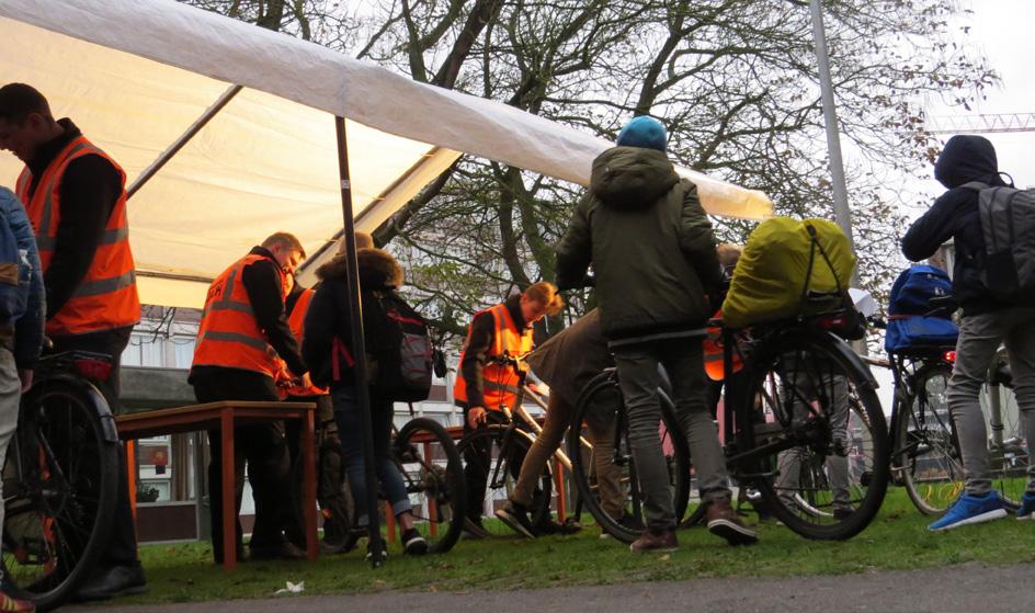 Vlot bereikbaar Voor de fietsers heeft De Middenschool een aparte fietsenstalling.