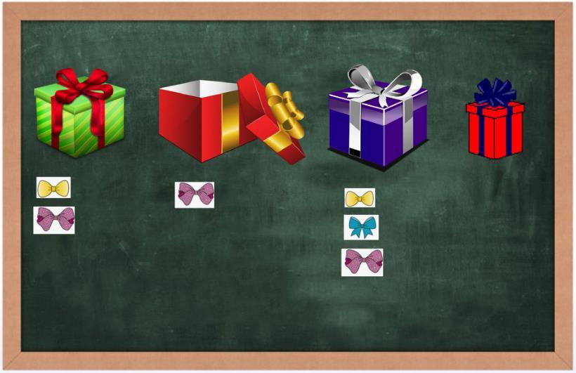 1.2 Cadeaus met strikjes - De leerkracht hangt vier afbeeldingen van een cadeau aan het bord.