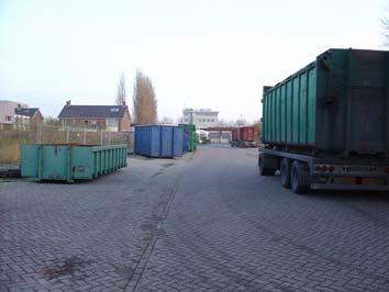 Container + oplegger op de openbare weg Hier wordt het eenrichtingsverkeer vaak geschonden, ook: parkeren op groenstrook 2.