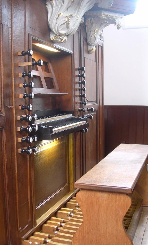 Het historische orgel van de Loosduinse Abdijkerk 1780-1791 Joachim Reichner 1856 J. Bätz & Co (C.G.F. Witte) 2006 Orgelmakerij Steendam restauratie en uitbreiding met zelfstandig pedaal.