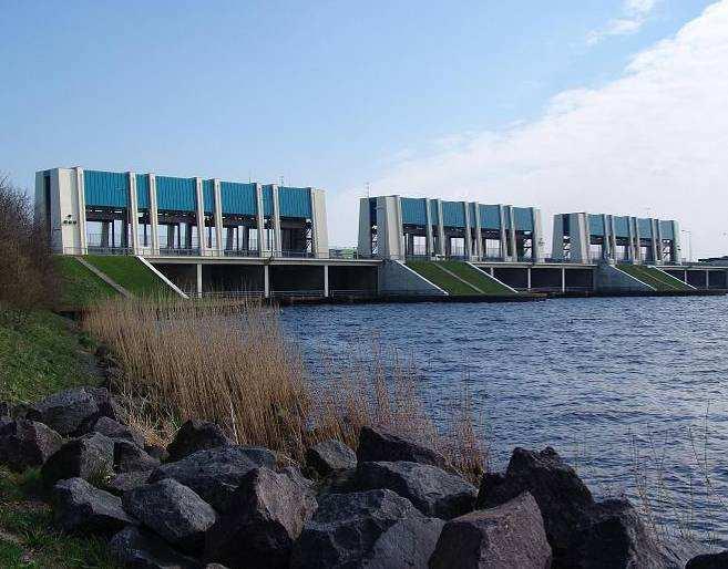 10). Vanuit de provincie Groningen bedraagt de aanvoer van water gemiddeld 420 miljoen kuub.