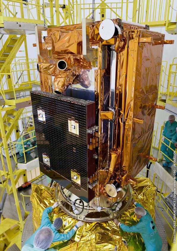 EUROPA LANCEERDE EERSTE SENTINEL KUNSTMAAN De Sentinel-1 is de eerste van een reeks van twaalf die de komende jaren in een baan om de aarde zullen worden gebracht.