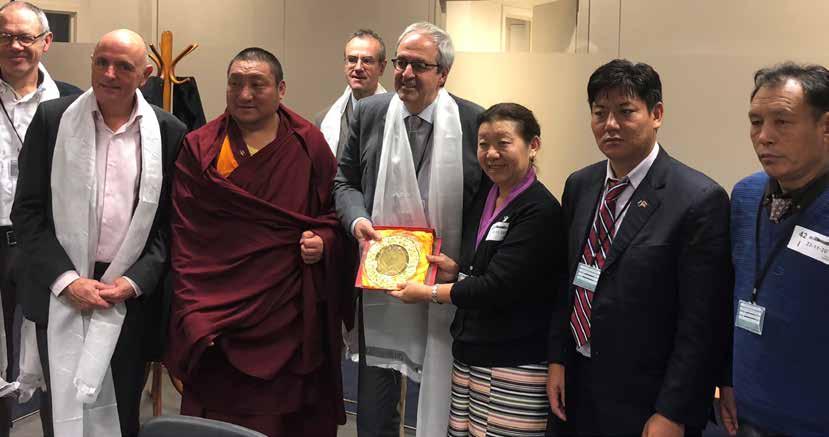 Delegatie van het Tibetaanse parlement in ballingschap met leden van het Belgische parlement, waaronder