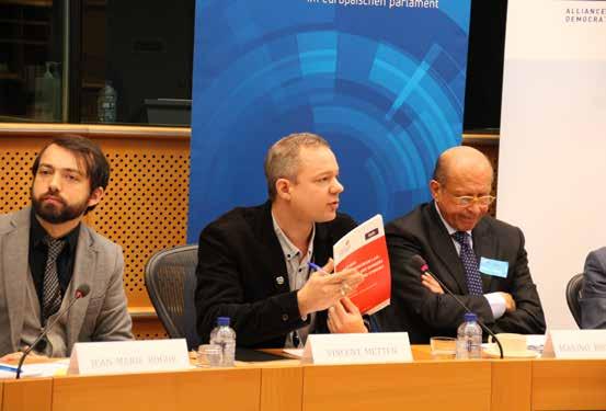 bijgewoond door EU-parlementsleden, vertegenwoordigers van de EU-lidstaten en ngo s, had tot doel de effectiviteit van de EU-China mensenrechtendialoog te evalueren, input te geven voor verbetering