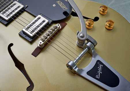 De gitaar is op sommige plekken iets minder glad geschuurd dan de Electromatic en de welving van de voor- en achterkant lijkt bij de taille ietwat samengeknepen.