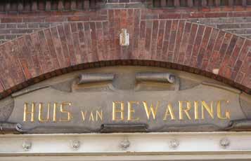 Pierson uiteindelijk op een groot, hooggelegen rechthoekig terrein langs de Noordsingel. In 1864 diende Pierson het eerste ontwerp voor de nieuwe gevangenis in.