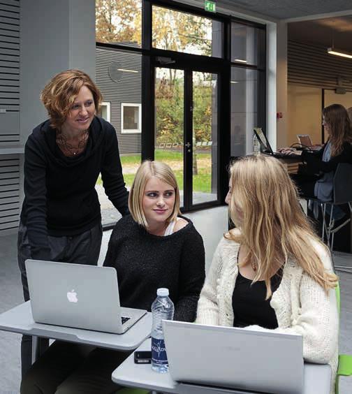 Daaronder is een plaats gecreëerd voor presentaties en lezingen, en leerlingen kunnen het gebruiken voor projectwerkzaamheden.