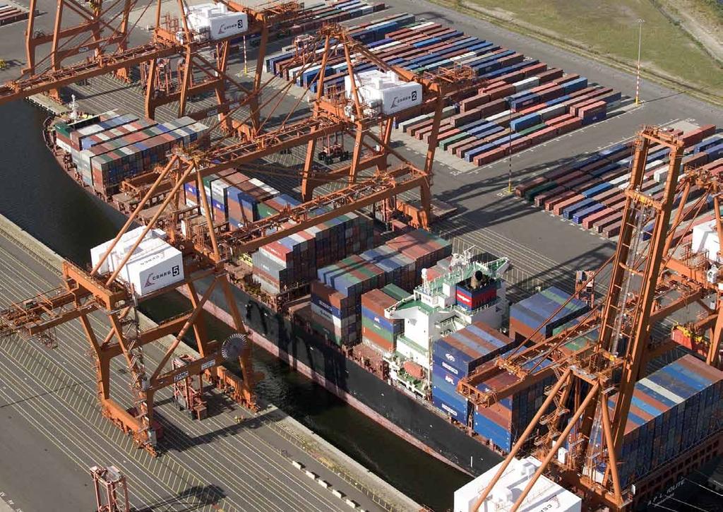 Containerschip in de Amsterdamse containerterminal Bron: Mercator
