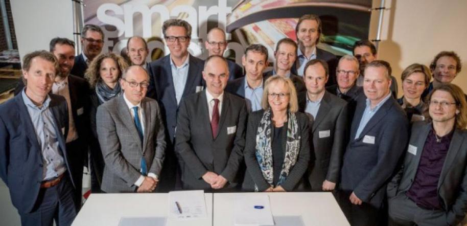 22 INTENTIEOVEREENKOMST SimSmartMobility ondertekend Op 27 januari 2017 lanceerden Connecting Mobility, TNO en TU Delft het eerste prototype van SimSmartMobility.