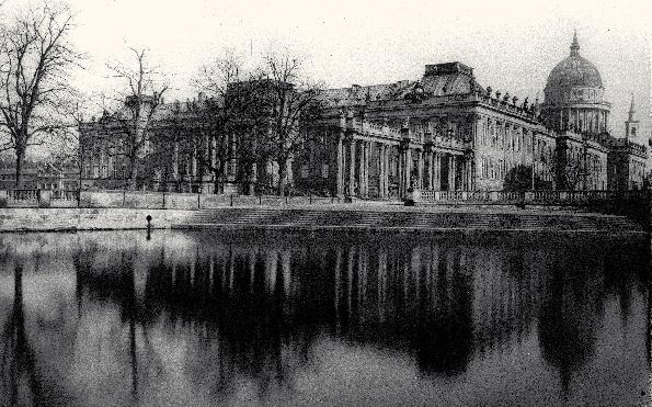 De historische stadskern Voormalig stadsslot Fortunaportaal en Oud Stadhuis Oud