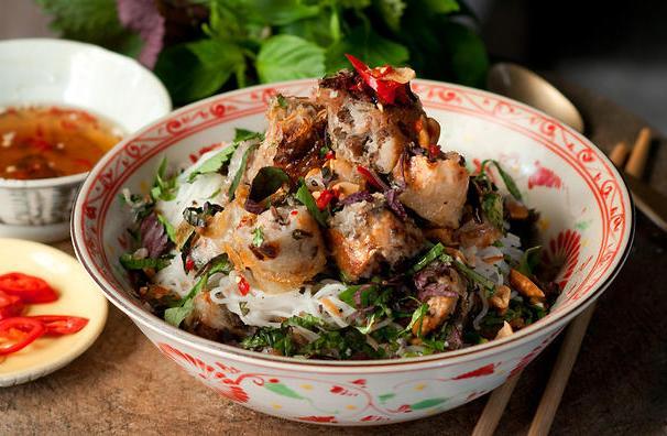 Er zijn bijna 500 traditionele gerechten te vinden in de Vietnamese keuken. Tijdens deze culinaire reis ga je met de meeste kennis maken.