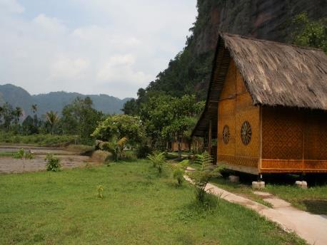 De lezing gaat van midden naar het zuiden van Sumatra. Via n film gaat de reis door prachtige natuur gebieden zoals de Harau Vallei.