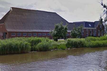 Beeldbepalend gelegen in het streekje Bouwerschap. Klein gemaal. Gebouw op vierkante plattegrond onder tentdak.