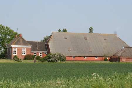 THESINGE Lageweg 13 x xx xxx x x Lageweg 21 x xx x x x Kop-hals-romp boerderij. Voorhuis uitgevoerd als symmetrisch opgezet dwarshuis.