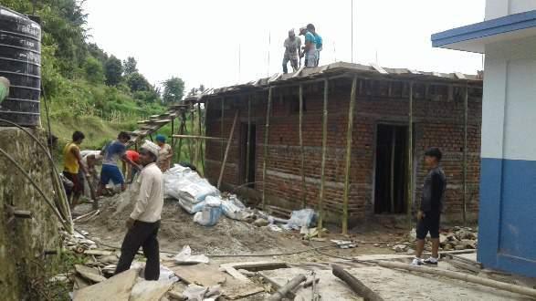 Nieuw toiletgebouw en betere hygiëne voor een middelbare school in Harmi Beeld: Nepalese Rode Kruis Na het plassen, handen wassen Eén van de oudste scholen van Harmi, de Shree Mahendra Lila Secondary