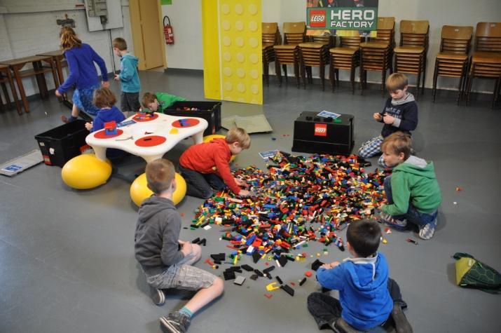 Omdat je kan spelen met heel wat reuzegrote spellen: vier op een rij, angry birds, mikado, schaakspel en nog veel meer!