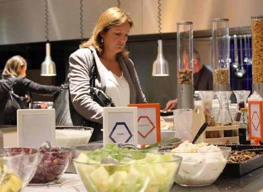 OMSCHRIJVING KNVB FOODCLINIC Een belangrijk onderdeel van topsport is het eten van de juiste en gevarieerde voeding. Ook in het bedrijfsleven is dit belangrijk.