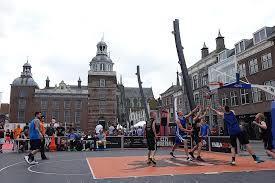 1. Voorwoord Beste deelnemers en begeleiders, Wij heten u van harte welkom bij de tweede editie van het NK MBO Streetball dat plaatsvindt op woensdag 17 mei 2017.