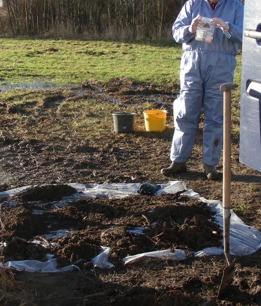 Boorsel uitgelegd. Houd lagen met meer dan 50 gewichtsprocent bodemvreemd materiaal apart en bemonster deze apart conform NEN 5897.