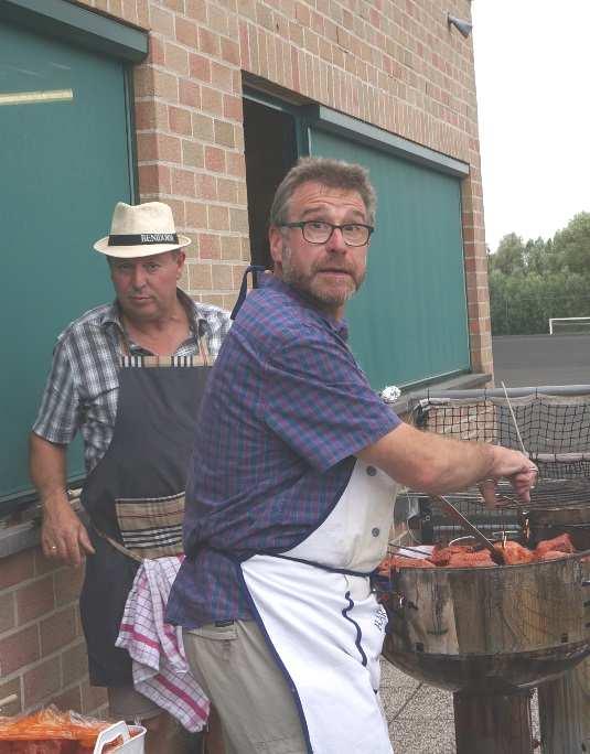 Allemaal niet zo belangrijk, want direct na de prijsuitreiking werden de vuren aangemaakt en kon de barbecue beginnen. Dirk en Franky gaven weeral het beste van zichzelf.