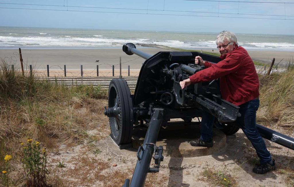 Het leven van de soldaten in oorlogstijd en hun hulpmiddelen en wapens worden aan je voorgesteld tijdens een wandeling doorheen de duinen.