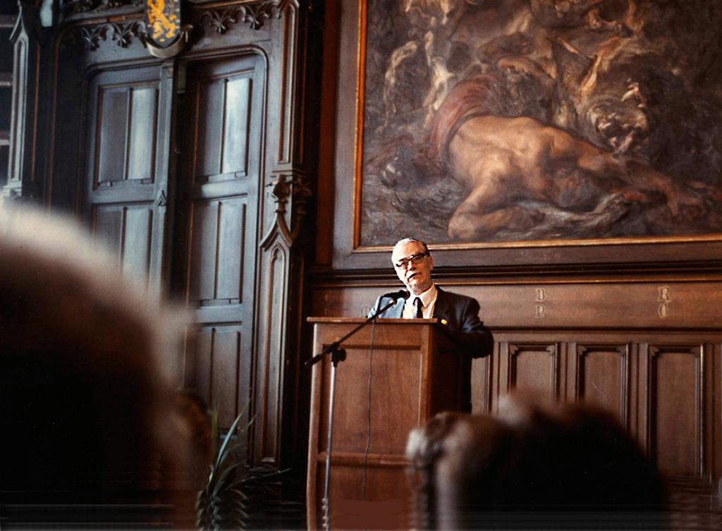 Academische Zitting tijdens het FIAP Congres 1989. 150 Jaar Internationale Fotografie Lezing en tekst van Dhr.