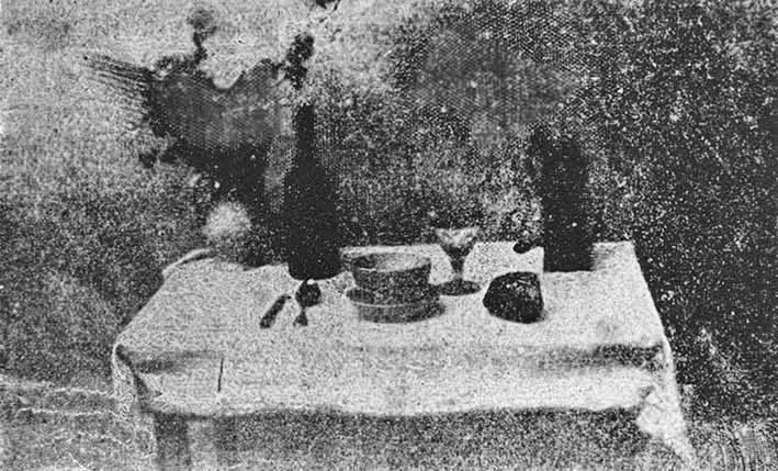 La table servie. N. Nièpce, Anno 1822 Nicéphore Niepce In alle landen van de wereld viert de fotografie immers haar 150ste verjaardag. Nochtans overleed haar uitvinder 156 jaar geleden.
