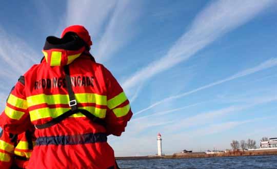 Voorwoord VOORWOORD Investeren in de toekomst Het jaar 2013 kan voor Reddingsbrigade Nederland met recht getypeerd worden als een forse investering in de toekomst van het reddingswerk.
