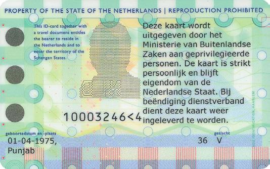 Een Nederlands geprivilegieerden-document Dit is een verblijfsdocument voor medewerkers van een ambassade of een internationale organisatie, en voor hun familie.