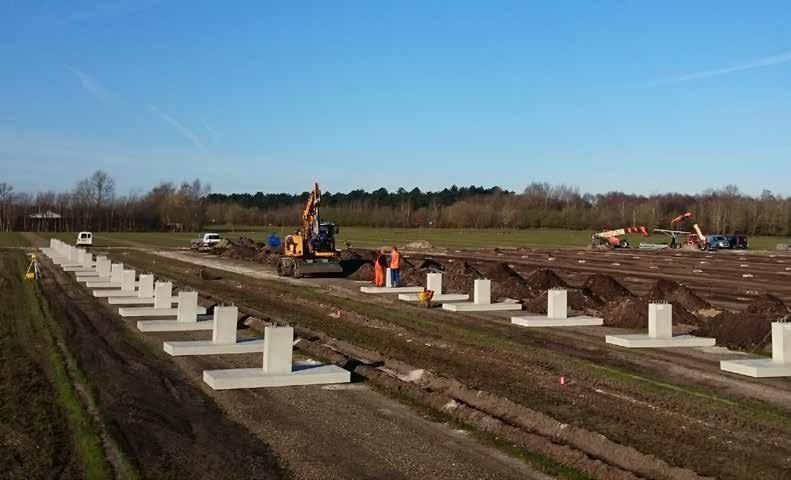 PROJECT Zwaagstra Beton heeft lijntje met de zon Productiebedrijf legt fundatie voor zonnepark TT Assen Bezoekers van het motorfestijn de TT van Assen willen maar twee dingen: een lekker zonnetje en