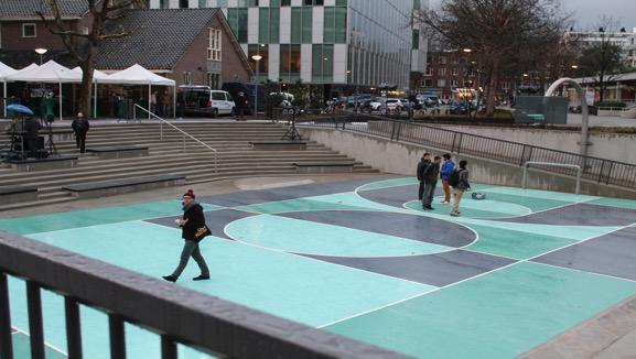 Een waterplein is een plein dat is ingericht om onder normale omstandigheden te gebruiken als plein waar gezeten, gehangen of gespeeld kan worden.