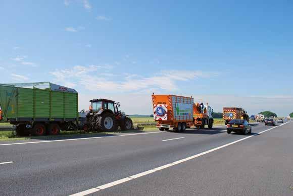 Ruim 200 Krinkels medewerkers werken dag in dag uit, door heel Nederland, aan de (water) wegen, het groen, het spoor, de sportvelden, het straatbeeld en de riolering.